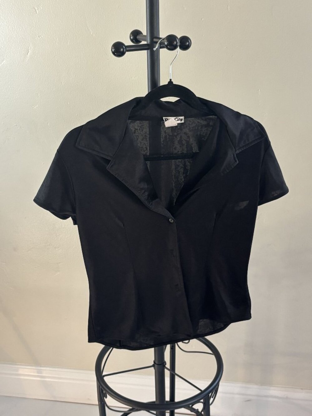 Rare City Black Short-Sleeve Button-Up Shirt Large 100% Polyester USA Made, sing